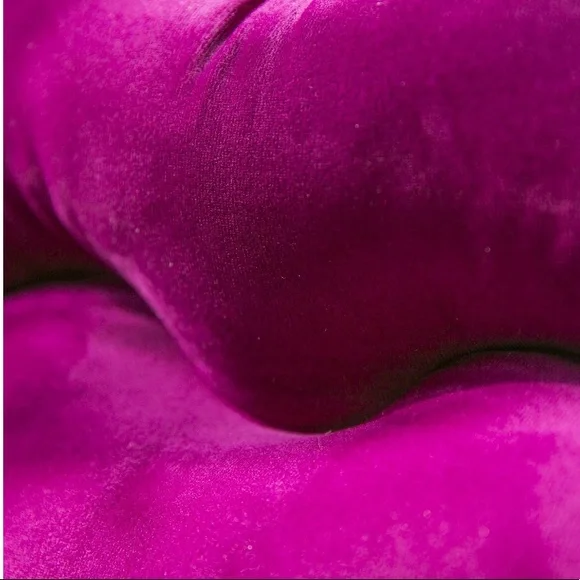 PURPLE VELVET 👄 LIPS HOME ESSENTIAL PILLOW *NEW*
